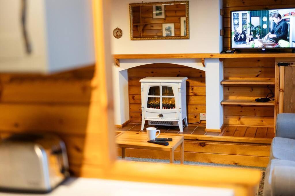 Cozy Norwegian Style Log Cabin In Rural Snowdonia - 2 Bedrooms & Parking By Seren Short Stays Ffestiniog Zewnętrze zdjęcie