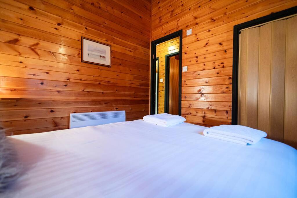 Cozy Norwegian Style Log Cabin In Rural Snowdonia - 2 Bedrooms & Parking By Seren Short Stays Ffestiniog Zewnętrze zdjęcie